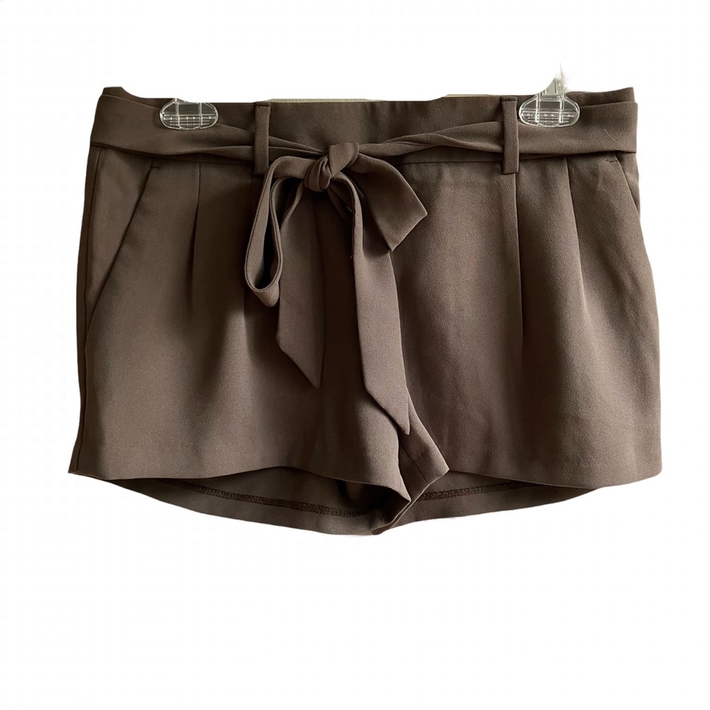 Express Olive Green High Waisted Shorts Size 4 Pockets Bow Self Tie Belt Pleated